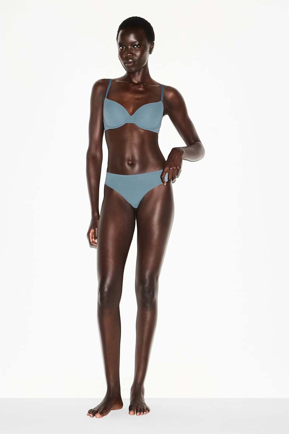 תמונת כל הלוק של THONG